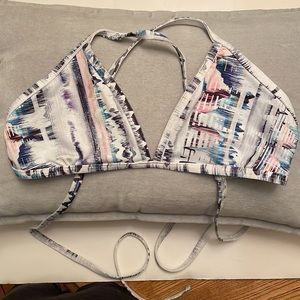 Jolyn triangle top size M